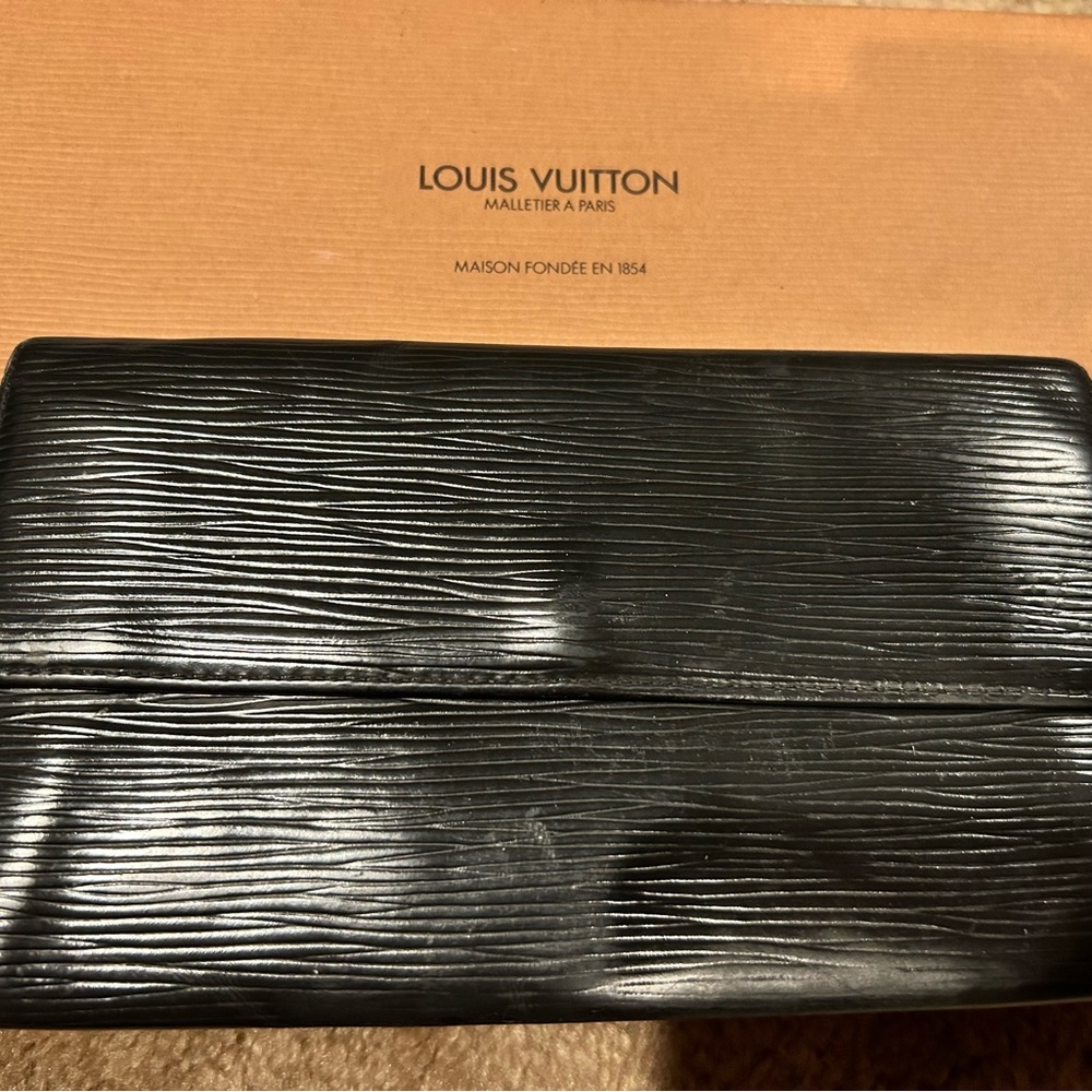 Mint Louis Vuitton, Eppy, black long trifold wallet